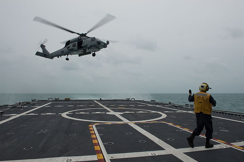 File:USS Fort Worth conducts helicopter search and recovery operations to locate missing AirAsia Flight QZ8501. (16029188228).jpg