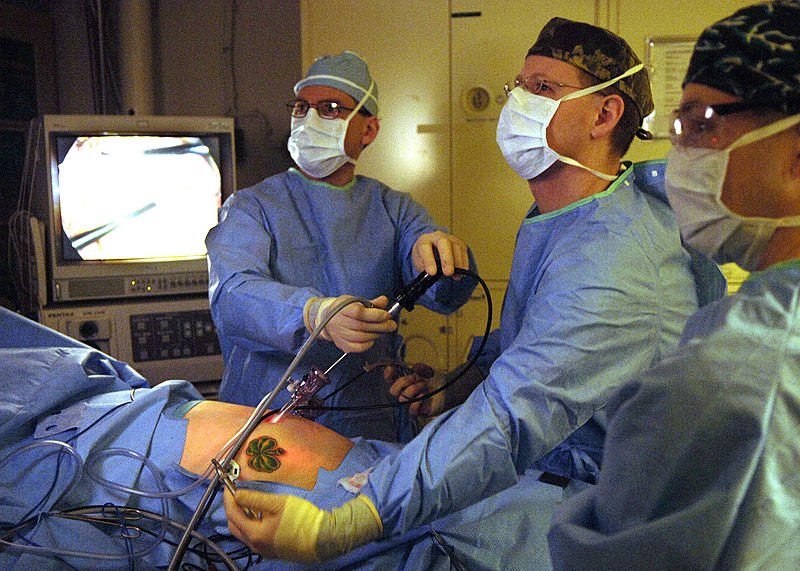 File:US Navy 060227-N-9742R-004 The Ship's Surgeon Lt. Cmdr. Michael Barker, center, and Senior Medical Officer Commander David Gibson, left, perform an urgent laparoscopic appendectomy.jpg