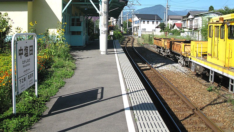 File:Ueda-dentetsu-Nakashioda-station-platform-20110907-083200.jpg