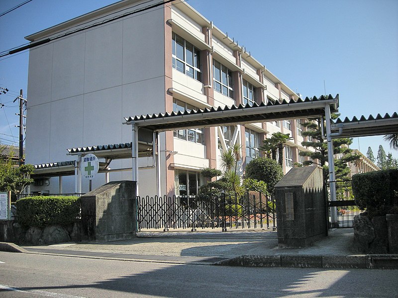 File:Unumadaiichi elementary school.JPG