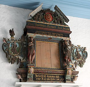 Äldre altaruppsats i vapenhuset