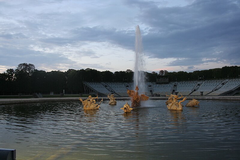 File:Versailles-Été 2010─Les grandes eaux nocturnes─07.jpg