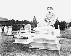 Victorian gravestone, Mississippi by Walker Evans.jpg