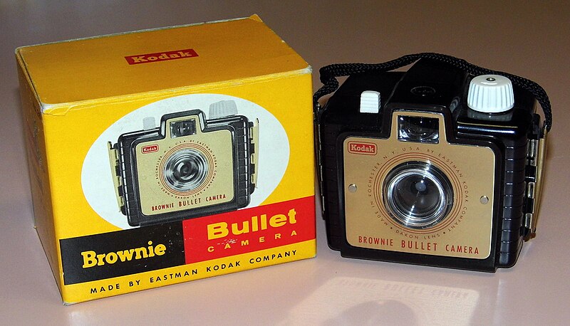 File:Vintage Brownie Bullet 127 Film Camera By Eastman Kodak, Promotional Version Of The Brownie Holiday Camera, Circa 1957 - 1964 (15137316398).jpg