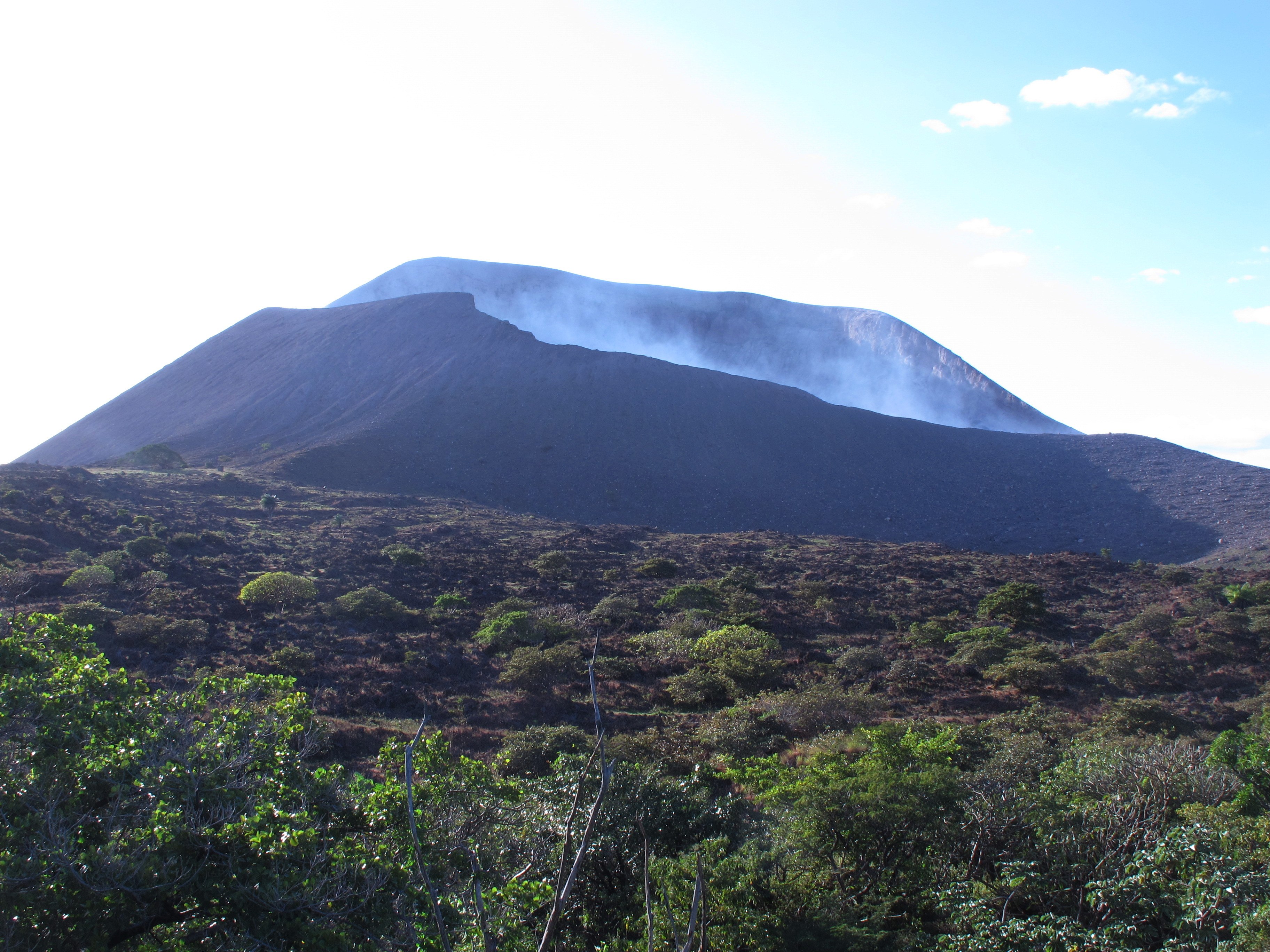 Лицензионный вулкан. Никарагуа холмы. Вулкан Leon. Telica Volcano. San Jacinto Nicaragua.