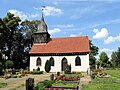 KW 13: Die Dorfkirche Walow im Landkreis Mecklenburgische Seenplatte wurde 1845 in Fachwerkbauweise errichtet und in neuerer Zeit verputzt. Sie wurde in den 1980er Jahren aufwändig saniert und von 2000 bis 2002 vollständig rekonstruiert. Der spätgotische Schnitzaltar mit der Darstellung der Krönung Mariens im Mittelteil ist eine Arbeit vom Anfang des 16. Jahrhunderts. Das Taufbecken ist eine galvanoplastische Nachbildung einer Hohenzollern-Taufschale. Neben der Kirche steht das Mausoleum der Familie Flotow. Weiterlesen