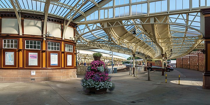 Wemyss Bay railway station concourse 2018-08-25 4.jpg