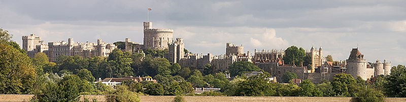 File:WindsorCastlePano-Wyrdlight.jpg