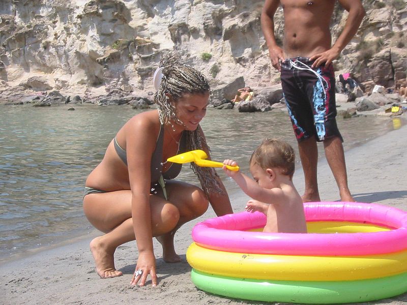 File:Woman and child at beach.jpg