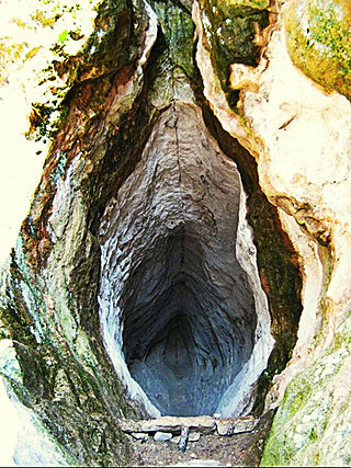 <span class="mw-page-title-main">Utroba Cave</span> Cave in Bulgaria