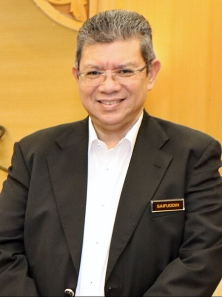 Fail:YB_Dato'_Seri_Saifuddin_Abdullah,_Minister_of_Communications_and_Multimedia_(cropped).jpg