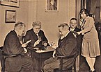 Středy u Dyků: zprava Zdenka Hásková-Dyková, správce Zafouk, Jan Opolský, Viktor Dyk, František Kobliha, 1929.