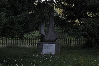 Споменик во чест на загинатите во НОБ од Горно Крушје