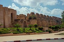 Mury królewskiego kompleksu Dar El Ma
