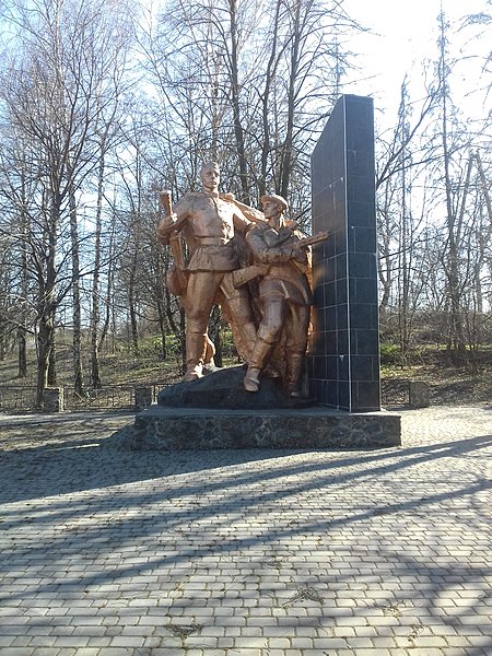 File:Пам'ятник воїнам-односельчанам, загиблим на фронтах Великої Вітчизняної війни в с. Левківці 02.jpg