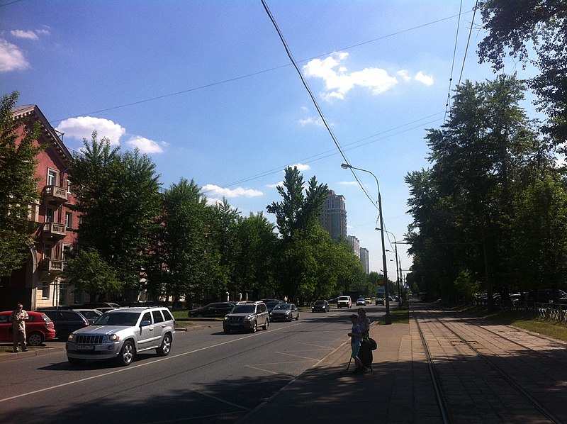 File:Сходненская улица в Москве. Вид в сторону юга от пересечения с Нелидовской улицей.jpg