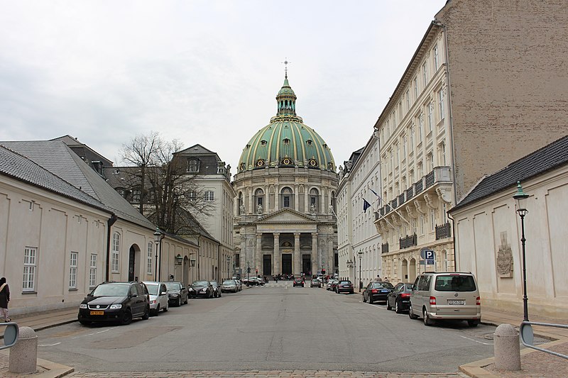 File:Церковь Фредерика (Мраморная церковь). Вид от королевского дворца Амалиенборг - panoramio.jpg