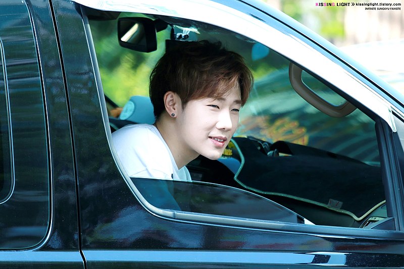 File:150607 인기가요 퇴근 성규 2.jpg