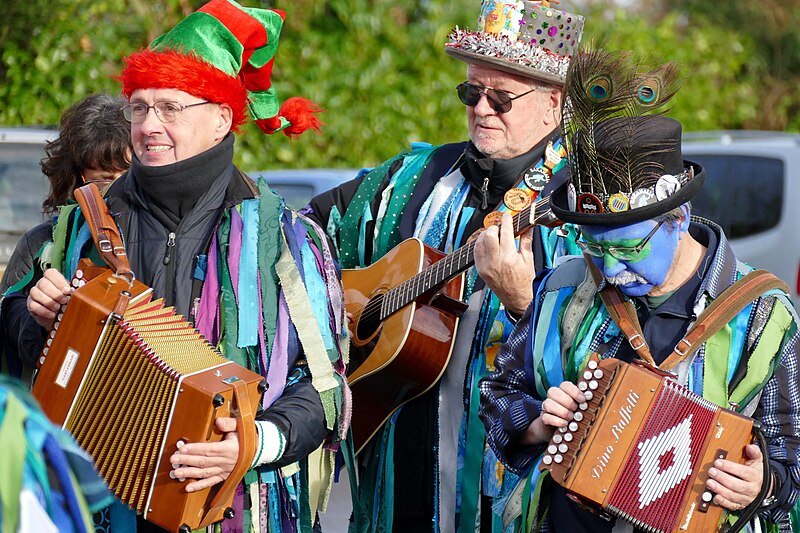 File:18.12.16 Ringheye Morris Dance at the Bird in Hand Mobberley 034 (31615394531).jpg