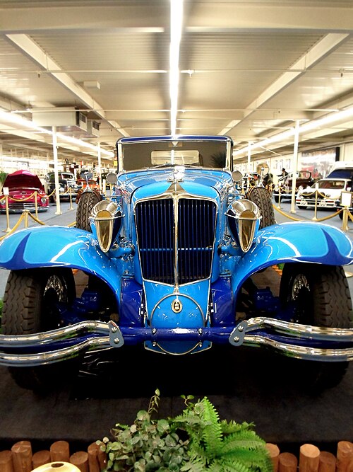 1929 Cord L-29 with Woodlite headlamps U.S. patent 1,679,108