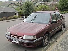 1991-92 Renault 21 TXE Saloon (8623190595).jpg