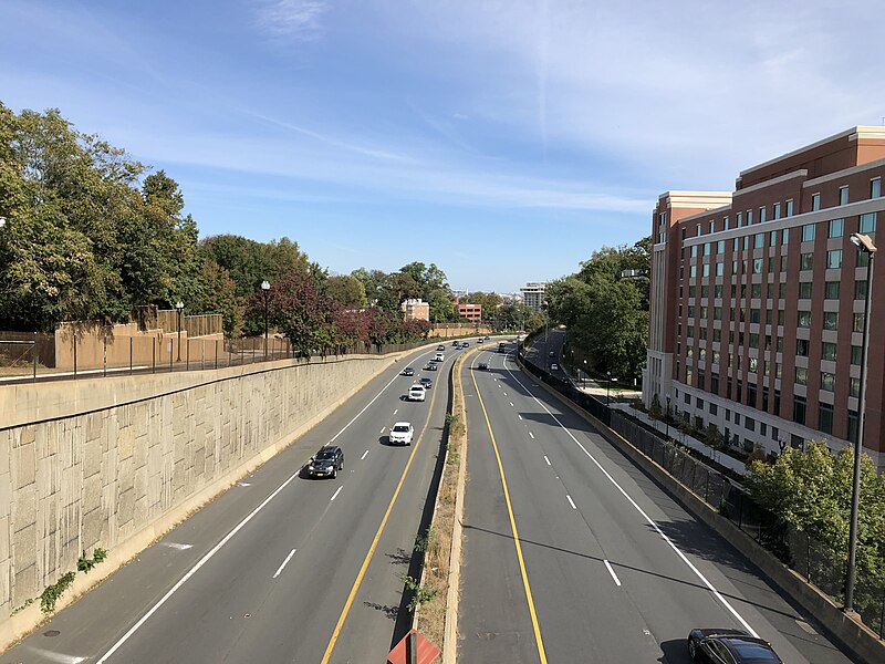 File:2018-10-25 13 28 25 View east along Interstate 66 (Custis Memorial Parkway) from the overpass for North Scott Street in Arlington County, Virginia.jpg