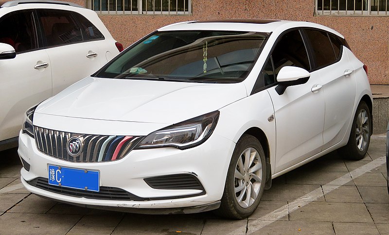 File:2018 Shanghai-GM Buick Verano Hatchback, front 8.14.18.jpg