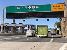 Route 495 westbound in Weehawken 2020-07-14 09 21 36 View west along New Jersey State Route 495 (Lincoln Tunnel Approach) just east of the exit for Willow Avenue (Weehawken, Hoboken) in Weehawken Township, Hudson County, New Jersey.jpg