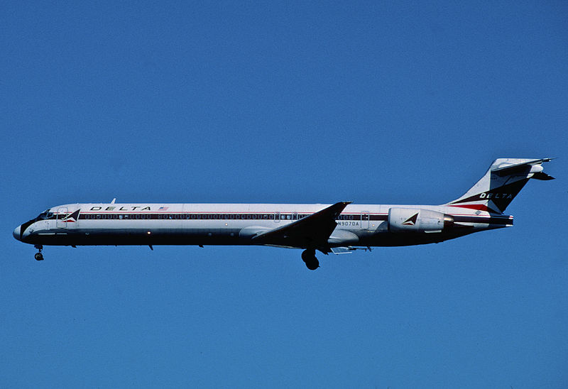 File:281cc - Delta Air Lines MD-90-30; N907DA@LAX;03.03.2004 (8063334714).jpg