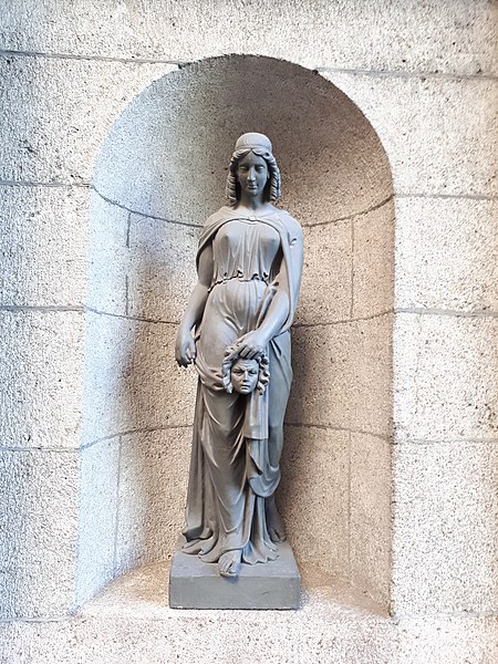 File:4572. Sculpture "Thalia" in the arch.jpg