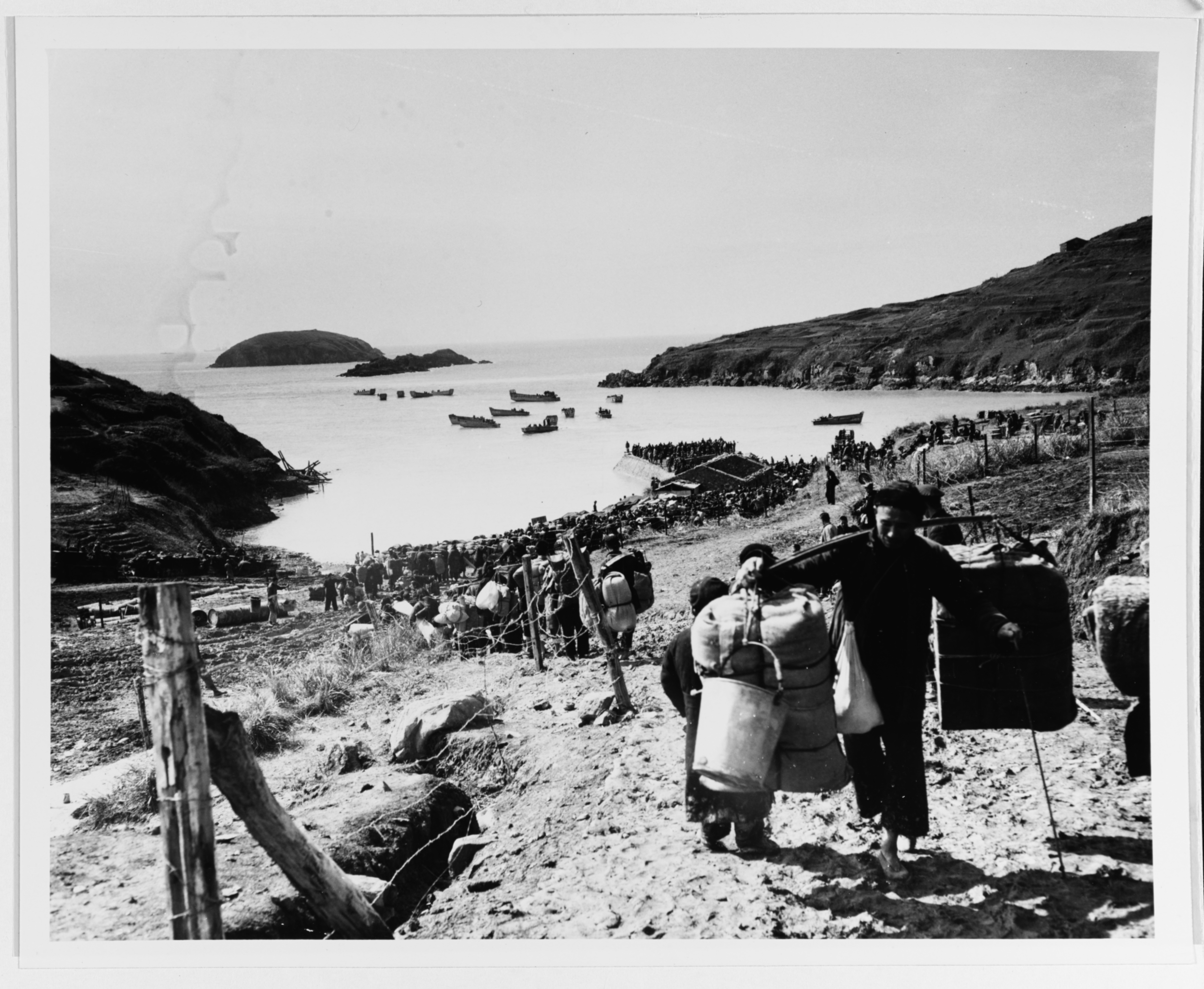File:80-G-654920 Tachen Islands evacuation, February 1955.png 