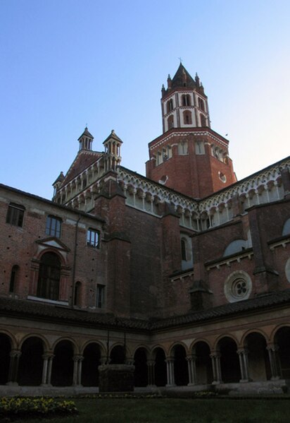 File:Abbazia di Sant'Andrea - Vercelli - panoramio - Zhang Yuan (1).jpg