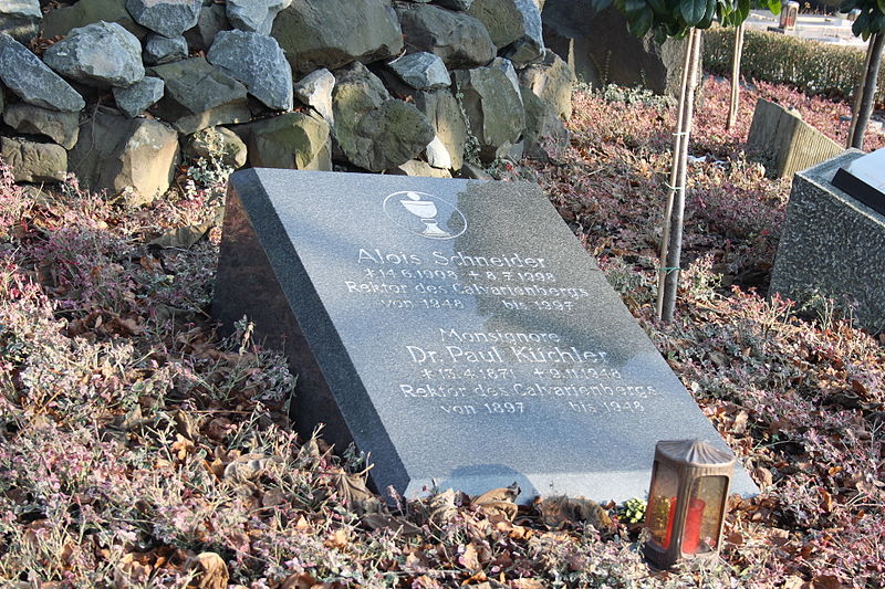 File:Ahrweiler Alter Friedhof 580.JPG