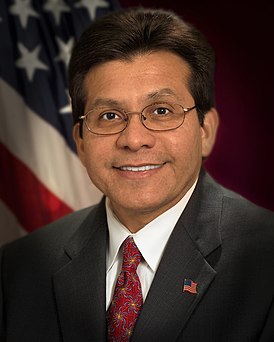 Alberto Gonzales – hivatalos DoJ photograph.jpg