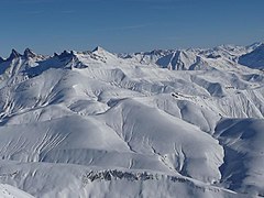 Montagne des Alpes enneigée.