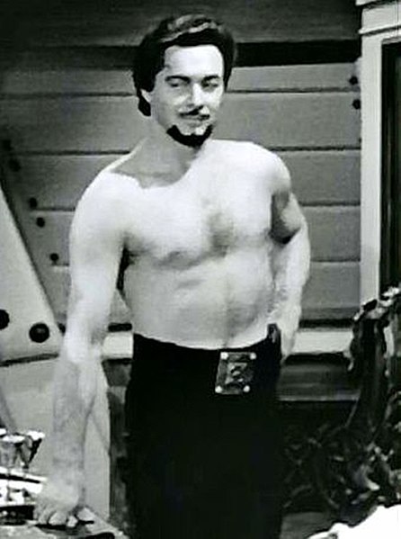 Anthony Dexter in Captain Kidd and the Slave Girl