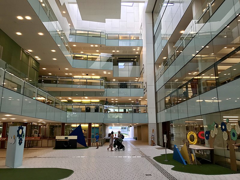 File:Atrium in the State Library of Queensland 05.jpg