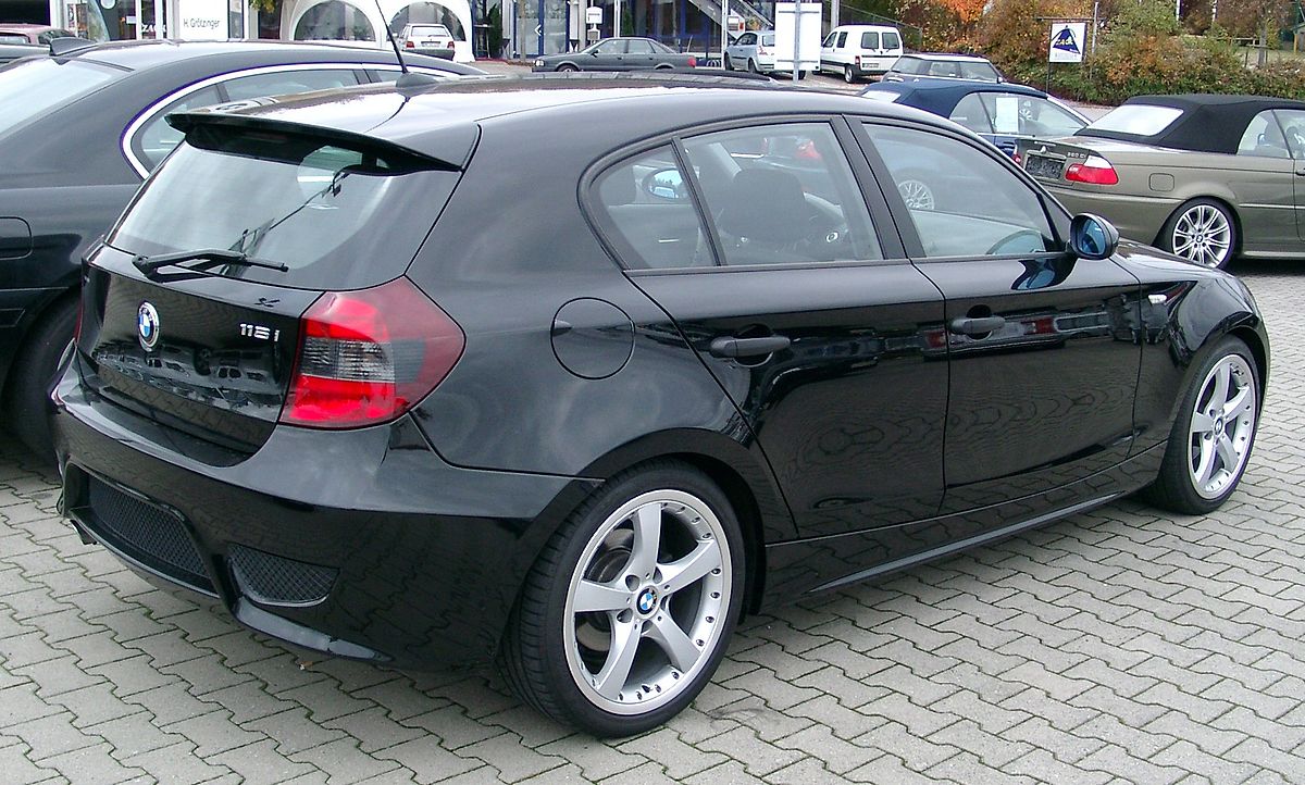 File:BMW 118d (E87) Facelift rear 20100711.jpg - Wikimedia Commons