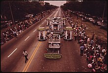 Chicago Department of Human Resource float in the 1973 parade. Photo by John H. White. BUD BILLIKEN DAY PARADE AS IT TRAVELS CHICAGO'S SOUTH SIDE ON DR. MARTIN L. KING JR. DRIVE. ONE OF THE LARGEST EVENTS... - NARA - 556274.jpg