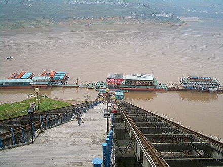 In the Three Gorges cities such as Badong, funiculars take passengers down to the river boats