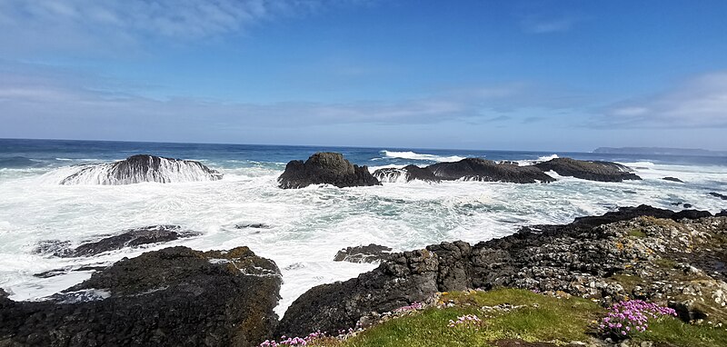 File:Ballintoy harbor 2023-05-25 23.jpg