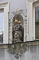 Obere Sandstraße 30, Bürgerhaus des mittleren 18. Jahrhundert, Hausfigur: Madonna mit Kind