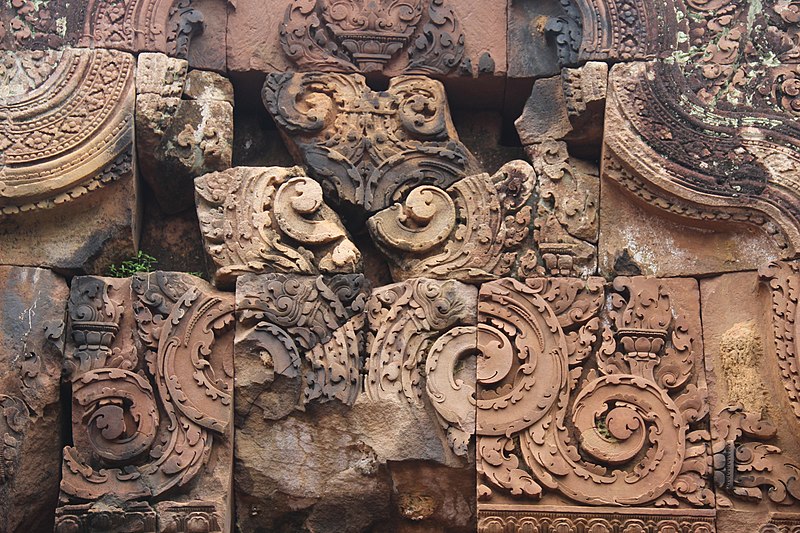 File:Banteay Srei (9722650356).jpg