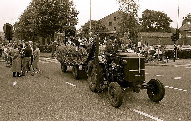 File:Bennekom - Bennekom Dorpsstraat - Heelsumseweg Gemeentearchief Ede GA01975.jpg