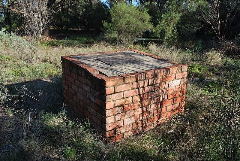 File:Birganbigil School of Arts Monument 001.JPG