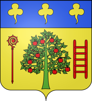 D'or à l'arbre de sinople, fruité de gueules, accosté à dextre d'une crosse et à senestre d'une échelle, le tout du même, au chef d'azur chargé de trois trèfles du champ (Les Chères)