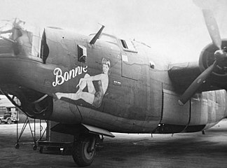 Bombardeiro B24 representando um pin-up "Bonnie", c. 1945