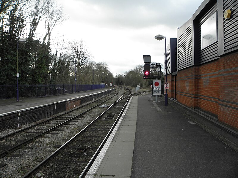 File:Bourne End station look south3.jpg