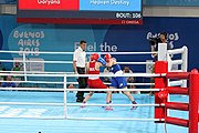 Deutsch: Boxen bei den Olympischen Jugendspielen 2018 Tag 12, 18. Oktober 2018 - Kampf um die Bronzemedaille im Fliegengewicht Mädchen – Heaven Destiny Garcia (USA, blau) schlägt Goryanana Stoeva (Bulgarien, rot) 5-0; Ringrichter ist Ishanguly Meretnyyazov (Turkmenistan). English: Boxing at the 2018 Summer Youth Olympics on 18 October 2018 – Girl's flyweight Bronze Medal Bout - Heaven Destiny Garcia (USA, blue) beats Goryanana Stoeva (Bulgaria, red) 5-0; Referee is Ishanguly Meretnyyazov (Turkmenistan). Español: Boxeo en los Juegos Olímpicos Juveniles de Verano de 2018 en 18 de octubre de 2018 - Combate a medalla de bronce de peso mosca para mujeres: Heaven Destiny Garcia (Estados Unidos, azul) le gana a Goryanana Stoeva (Bulgaria, roja) 5-0; El árbitro es Ishanguly Meretnyyazov (Turkmenistán).