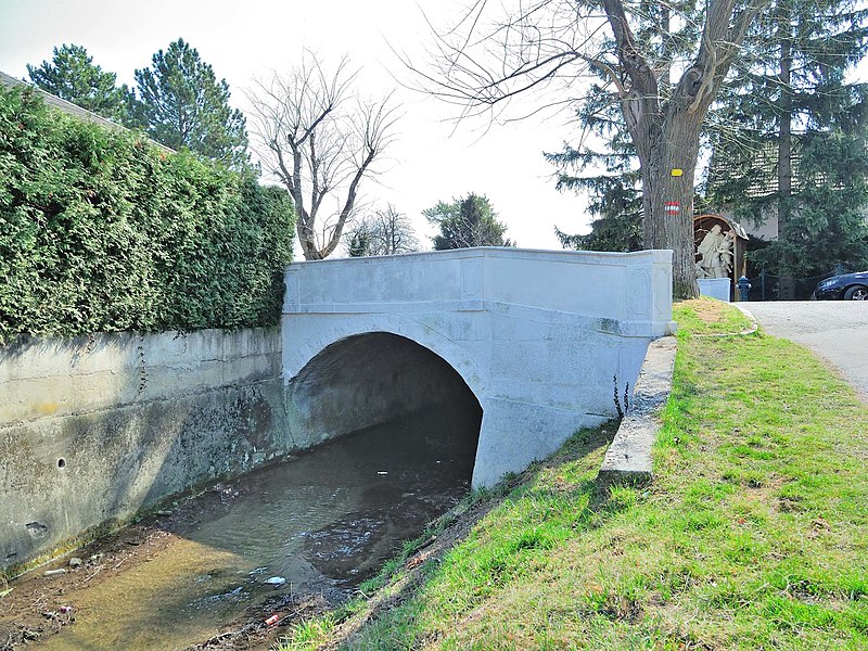 File:Brücke 11079 in A-2405 Bad Deutsch Altenburg.jpg